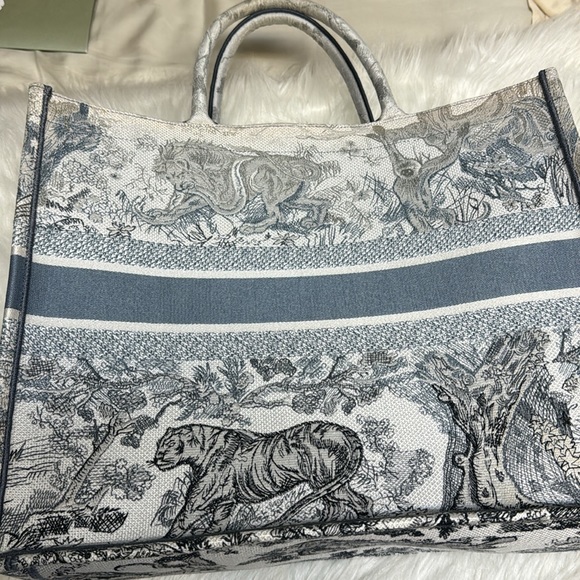 Christian Dior Book Tote Embroidered Canvas Large Blue - Picture 3 of 7